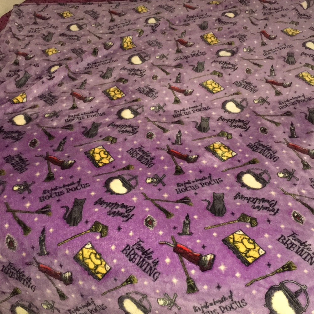 Large oversized hocus pocus binx throw 🐈‍⬛ beautiful witchy throw
